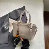 Bolso de mano con patrón tejido de moda, nuevo modelo de verano 2026, bolso tipo cesta de alta estética y calidad, bolso de hombro y cruzado de color liso
