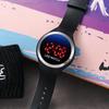 Reloj Simple y de Moda de Estilo Coreano con Esfera Grande Redonda LED de Aspecto Elevado para Estudiantes de Secundaria y Preparatoria para Ver la Hora