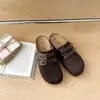 Versão em couro bovino~Sapatos Birkenstock de couro macio sola grossa aumento biqueira chinelos uso externo feminino decoração com fivela de metal sapatos preguiçosos de calçar