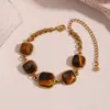 Pulsera de Acero Inoxidable con Piedra Ojo de Tigre en Stock Brazalete Impermeable de Acero de Titanio Oro 18K Accesorio Transfronterizo de Alta Gama Vintage para Mujer