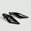 Venta al por mayor Europa América Transfronterizo 2026 Primavera Nueva Llegada Punta Fina Punta Cerrada Pantuflas Mujer Verano Exterior Slip-on Mules Zapatos Individuales