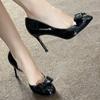 Salto Alto Sexy Vazado Lateral Nude Sapatos Femininos Stiletto Temperamento Couro Envernizado Preto 2025 Novo Primavera e Outono