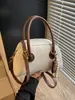 Bolso de Mano Nuevo de Gamuza Otoño e Invierno 2025 para Mujer Bolso Retro tipo Bowling Moderno Simple para el Trabajo Bolso de Hombro Cruzado