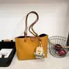 Bolso Cubo Portátil de Contraste de Color Retro Francés Transfronterizo Nuevo para Mujer Otoño e Invierno Versátil para el Trabajo y los Viajes Bolso Cruzado