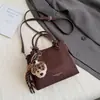 Bolso Cubo Portátil Retro de Nicho Transfronterizo para Mujer Nuevo Otoño e Invierno 2025 Bolso de Hombro Único Cruzado Bolso de Hombro Cruzado Informal de Moda para Viajar