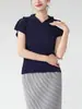 Camiseta de Manga Corta Plegada a Mano para Mujer Miyake Diseño de Nicho Verano Nuevo Cuello Semiabierto Top de Plisado de Alta Gama