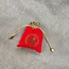 Bolsa de dinheiro para presente de Ano Novo em estoque, fecho de cordão, bolsa de veludo com borda dourada e caractere "Fu", bolsa com cordão envelope vermelho estampado em dourado