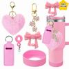 Stanley Día de San Valentín Amor Colgante Bola de Pelo Cubierta de Taza de Silicona Enchufe de Pajita con Lazo Llavero de Corazón para Pareja