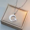 Collar con colgante de estrella y luna huecas, simple, elegante y sofisticado, acero inoxidable, accesorio de cadena para clavícula versátil y elegante, grabado