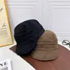 Gorra militar vintage lavada de visera plana para mujer, desgastada y con agujeros, visera corta, estilo workwear, hebilla metálica ajustable en la parte trasera para protección solar