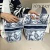 Bolsas tote perfuradas de alta qualidade transfronteiriças, sacolas de embalagem para presentes de alto valor, lembrancinhas para lojas de roupas, sacolas de embalagem para panificação em estoque