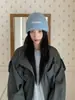 Gorro de punto afelpado de mezcla de lana, parche blanco, color liso, simple, casual, versátil, cálido y protector para las orejas