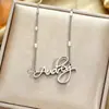 Collar de acero de titanio de lujo y ligero para mujer, colgante de circonitas exquisito, sencillo y combinable, cadena de clavícula de celebridades de Internet, joyería de alta calidad.