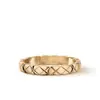 Anillo de Diamante Coco Versión Estrecha de Alta Gama Pequeño Estilo Chanel Superficie Lisa Completamente Diamantado Anillo de Pareja para Hombres y Mujeres Chapado en Oro Rosa de 18K Ins