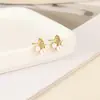 Brincos Redondos Assimétricos de Flor e Pérola Estilo Retro Ins Europeu e Americano Brincos Simples Elegantes Metálicos de Aço Inoxidável