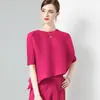 026 Top plisado para mujer, diseño moderno, estilo nicho Issey Miyake, nueva camiseta asimétrica holgada talla grande, elegante para mujer
