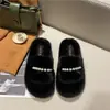 Pantuflas esponjosas estilo hada para mujer, nueva colección de invierno 2026, pantuflas de felpa para interior/exterior con suela gruesa y adornos de perlas