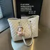 Bolsa Tote Elegante Acolchoada com Corrente Grande Capacidade 2026 Nova Tendência de Moda Outono Simples Versátil Bolsa de Ombro Único