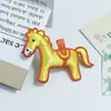 Decoración de Colgante Bordado de Pony Personalizable Huayang para Bolsas, Nuevo Modelo para el Año del Caballo, Accesorio Exclusivo para el Año del Zodiaco