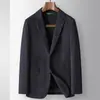 Traje Casual para Hombre 2026 Otoño/Invierno Lujo Ligero Blazer de un Solo Botón Chaqueta de Traje Moderna para Hombres de Mediana Edad y Jóvenes con Rayas Claras