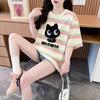 Camiseta Solta Color Block Listrada Super Quente Americana para Mulheres com Estampa Fofa de Gato Cartoon Comprimento Médio Aparência Rejuvenescedora Emagrecedora Top Ins
