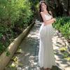 Traje de falda blanca de estilo suave y súper hada francesa para mujer, primavera y verano, top retro de encaje con tirantes, falda midi, conjunto de dos piezas