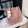 Bolsa feminina de celebridade de internet veludo 2023 nova bolsa de ombro moda coreana doce bolsa de mão bolsa de balde uma geração de cabelo