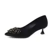 Zapatos de tacón de aguja estilo francés de terciopelo blanco para mujer, primavera/otoño 2026, elegante punta afilada con pedrería, cómodos para el trabajo, corte bajo