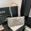 Bolsa texturizada para axila feminina, nova coleção primavera 2026, bolsa de ombro simples e estilosa para o dia a dia, bolsa de mão da moda para comércio exterior com detalhe de laço