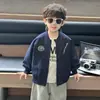 Chaqueta de béisbol para niños, ropa de otoño 2026, estilo nuevo, chaqueta cárdigan moderna y genial para niños pequeños, top de primavera para bebé
