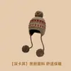 Gorro de tricô estilo Fair Isle com pompons duplos para mulheres, gorro de inverno quente com pompons que protegem as orelhas, faz o rosto parecer menor, adequado para cabeças grandes, gorro que cobre a cabeça