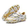 Novas chuteiras de futebol infantil de cano baixo com velcro, antiderrapantes, resistentes ao desgaste e respiráveis. Chuteiras de futebol de treino masculinas disponíveis para venda por atacado.