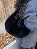 Bolso Nuevo de Peluche Transfronterizo Gran Capacidad Portátil para Mujer Bolso de Hombro Versátil Otoño e Invierno Simple Casual Bolso Cubo Tote