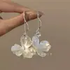 Aretes de Concha de Flor para Mujer, Lujo Ligero, Aretes de Gama Alta, Estilo de Nicho, Aretes Elegantes, Aretes de Perla, Clips para Orejas para Mujeres Sin Perforaciones