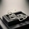 Pulsera Nueva Geométrica Doble Corazón Hueca, Elegante y Moderna, Pulsera Sencilla con un Toque de Lujo Ligero y de Alta Gama, Joyería Vintage para Mujeres
