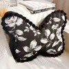 Almohada con Forma Retro con Relleno para Dormitorio, Ventana de Mirador y Sofá, con Patrón Floral de Mariposas Simple de Alta Gama