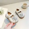 Nuevos zapatos de princesa para niñas con pedrería, zapatos planos de punta redonda para niños pequeños, zapatos para caminar de bebé, zapatos cuadrados de cuero para bebés