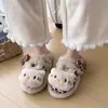 Lindas zapatillas peludas de gatito para el hogar para mujer, nuevo modelo versátil de otoño e invierno 2026, zapatillas de algodón planas de punta cerrada para interior