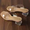 Sandalias de mujer de tacón alto con una correa, nueva colección primavera 2025, diseño sexy de punta abierta, tacón grueso, tacón medio transparente, chanclas con adornos de cristal