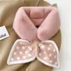 Cachecol Feminino para Outono e Inverno, Aquecedor de Pescoço Versátil, Gola de Tecido com Bolinhas Cruzadas de Pele de Coelho Sintética, Estilo Coreano Moderno e Quente