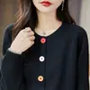 Nuevo Estilo Primavera y Otoño 100% Algodón Cuello Redondo Cárdigan Tejido Manga Larga para Mujer Color Puro Botones Suelto Versátil Top Chaqueta para Mujer