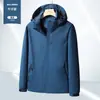 Casaco de Chuva Fino Primavera e Outono 2025 Jaqueta Outdoor Masculina à Prova de Vento Impermeável com Capuz Jaqueta Feminina com Estampa de Logo