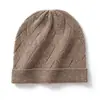 Cachemira Otoño/Invierno 2026 Estilo Nuevo para Mujer de Gama Alta Color Sólido Tejido Cálido Moda Raya Cruzada Informal Gorro
