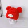 Touca de Tricô Infantil Outono e Inverno Fofa com Pom Pom à Prova de Vento Quente de Lã Etiqueta de Tecido de Urso Cartoon para Meninos e Meninas