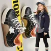 Zapatillas infantiles, nuevos modelos de primavera y otoño, zapatos casuales para niñas, de suela blanda, ligeros, zapatillas deportivas versátiles para niñas, zapatillas de entrenamiento alemanas para niños