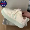 Nuevas Zapatillas Blancas de Otoño 2026 para Mujer, Zapatos de Suela Gruesa Estilo Ins que Aumentan la Altura, Zapatos Deportivos Casuales Versátiles Estilo Hong Kong para Estudiantes