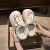 Bonitas pantuflas cerradas de suela gruesa con forro de felpa, cómodas para otoño e invierno, diseño de conejo, pantuflas de algodón 2026, nuevo estilo para el hogar, negro