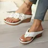 Comercio Exterior Talla Grande Sandalias y Chanclas de Playa con Cuña Floral de Una Tira y Suela Gruesa Nuevo Estilo Verano 2025 Zapatos de Mujer para Exteriores