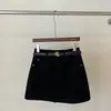 Estilo retro americano, colección otoño 2026: nueva falda A de tiro alto adelgazante, falda A corta y elegante