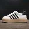 Zapatos de Mujer con Suela Gruesa 2026 Primavera y Otoño Nuevos Populares Zapatos de Entrenamiento Alemanes Zapatillas Deportivas Casuales Malla Versátil Zapatos Blancos